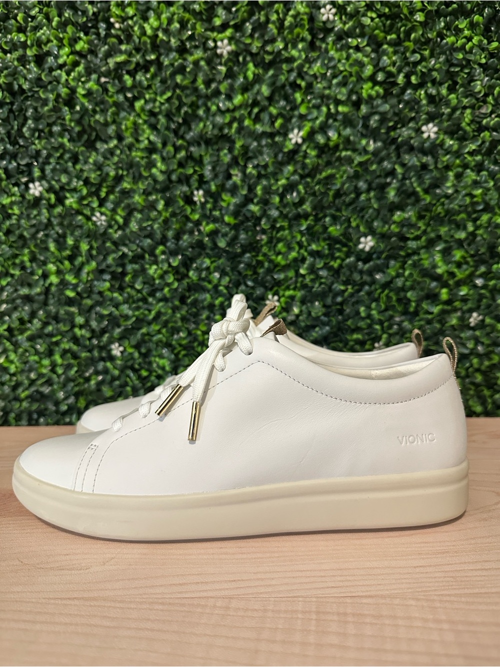 Vionic Paisley Leather Sneakers New #15 - Picture 3 of 8